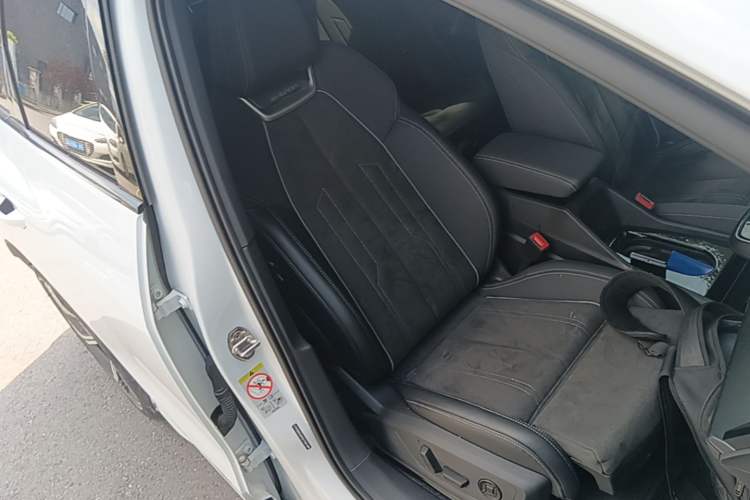 Used Audi Q4 e-tron 2023 40 e-tron Creation Edition Midnight Right Front Seat
