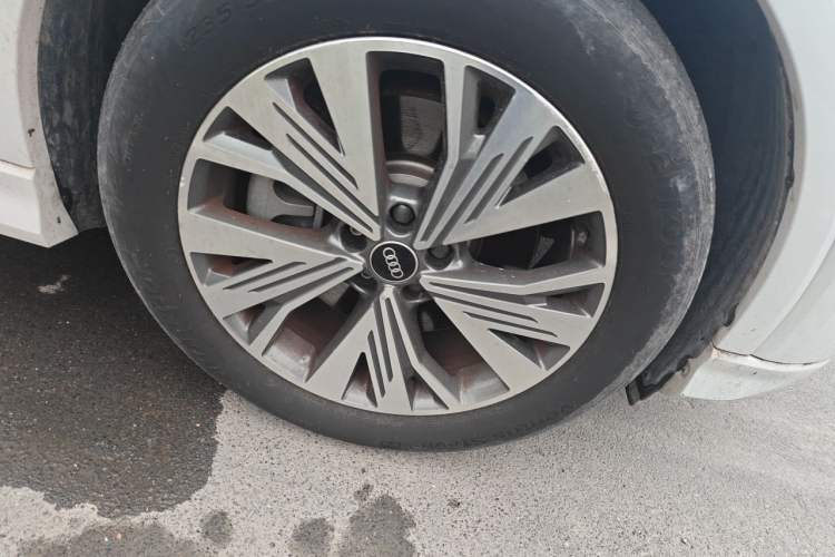 Used Audi Q4 e-tron 2023 40 e-tron Adventure Edition Right Front Wheel Hub