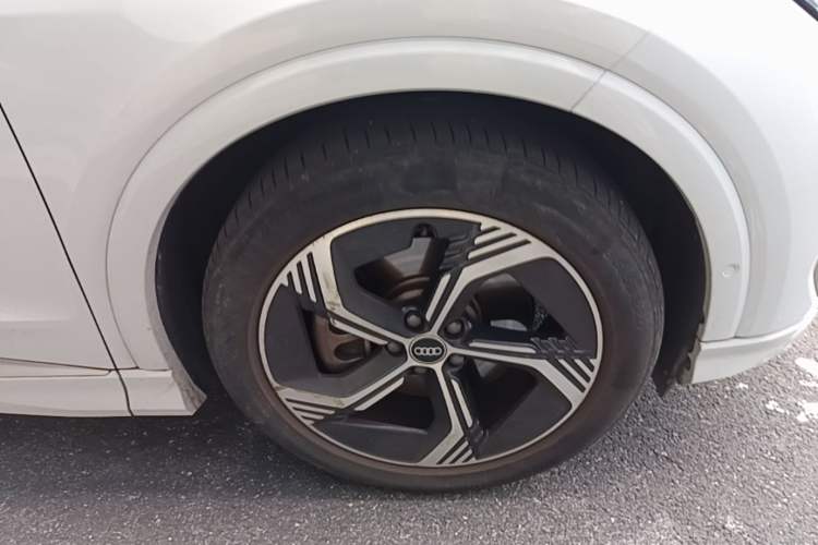 Used Audi Q4 e-tron 2023 40 e-tron Boundary Edition Right Front Wheel Hub
