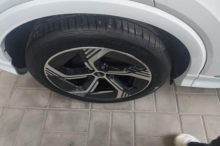 Used Audi Q4 e-tron 2023 40 e-tron Boundary Edition Right Rear Wheel Hub