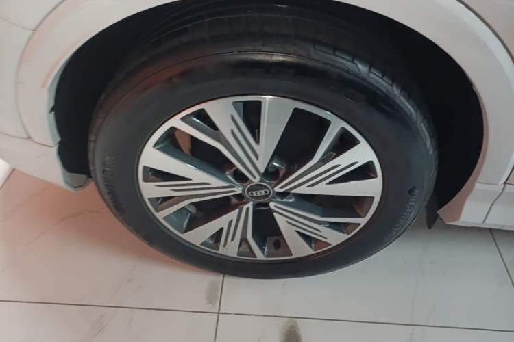 Used Audi Q4 e-tron 2023 40 e-tron Adventure Edition Right Rear Wheel Hub