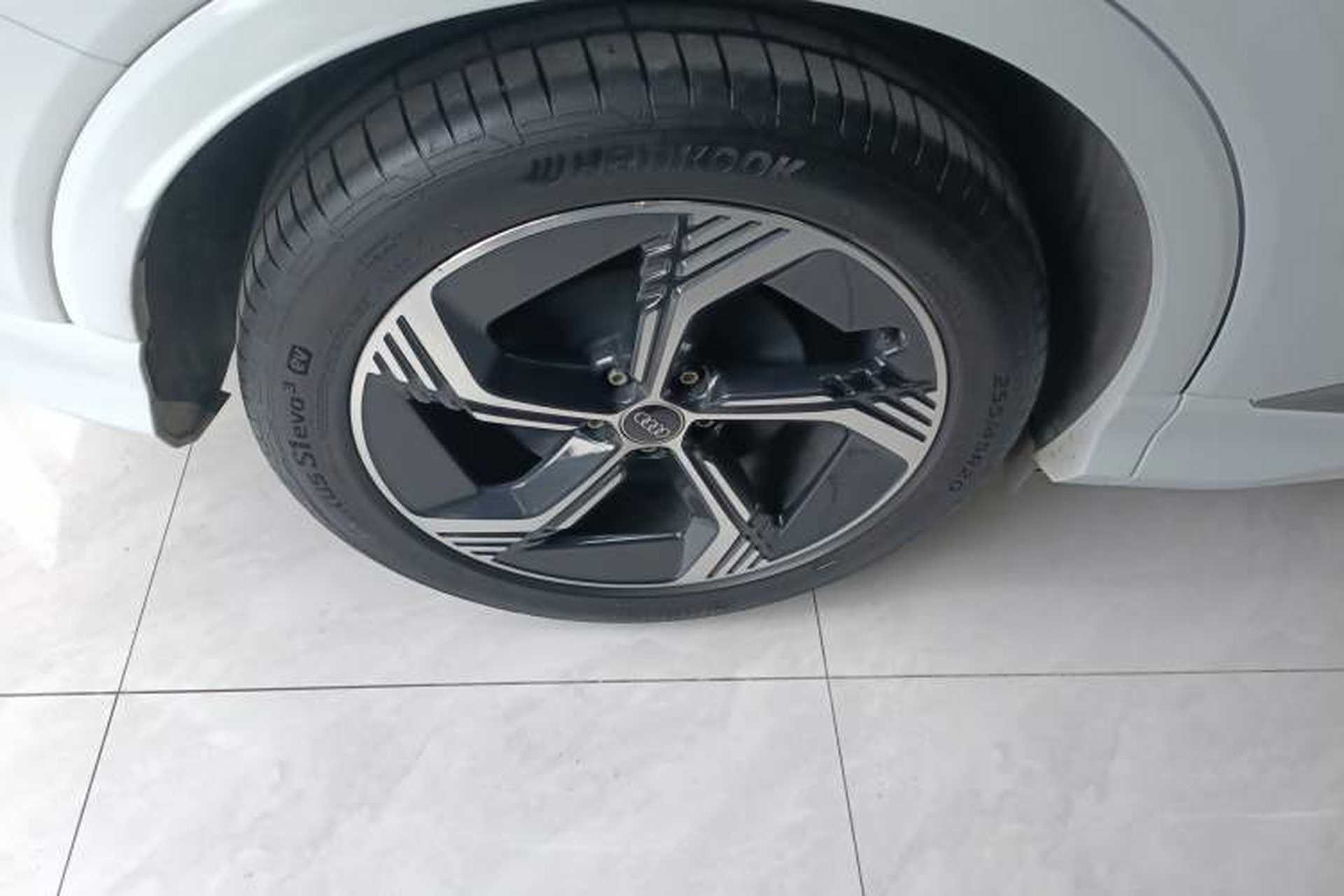 Used Audi Q4 e-tron 2023 50 e-tron quattro Visionary Edition Right Rear Wheel Hub