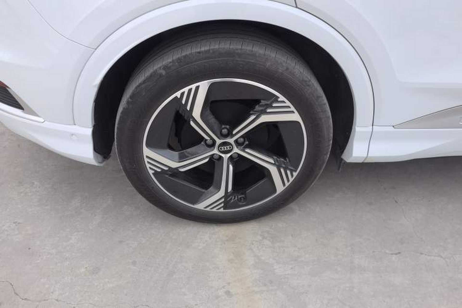 Used Audi Q4 e-tron 2023 40 e-tron Boundary Edition Right Rear Wheel Hub