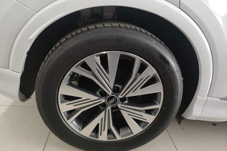 Used Audi Q4 e-tron 2023 40 e-tron Adventure Edition Right Rear Wheel Hub