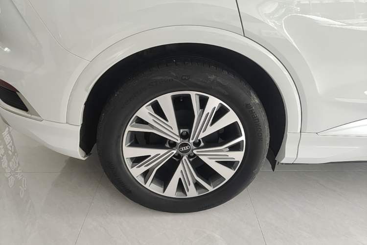 Used Audi Q4 e-tron 2023 40 e-tron Adventure Edition Right Rear Wheel Hub
