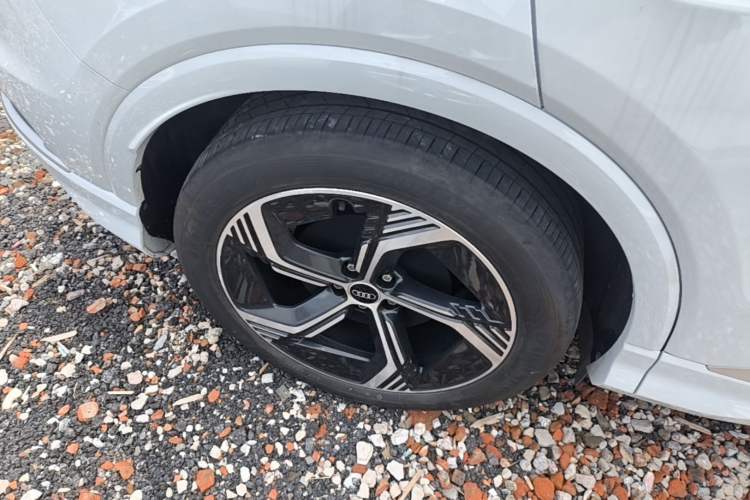 Used Audi Q4 e-tron 2023 40 e-tron Boundary Edition Right Rear Wheel Hub