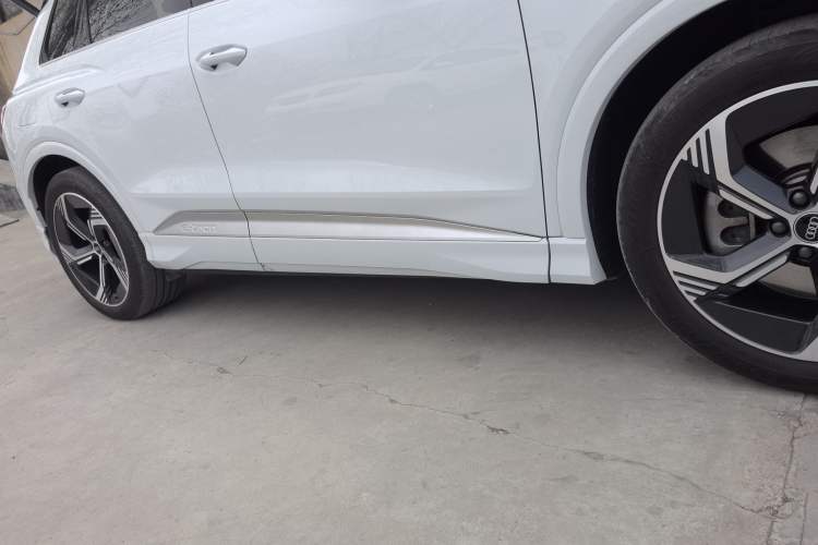 Used Audi Q4 e-tron 2023 40 e-tron Boundary Edition Right Side Sill