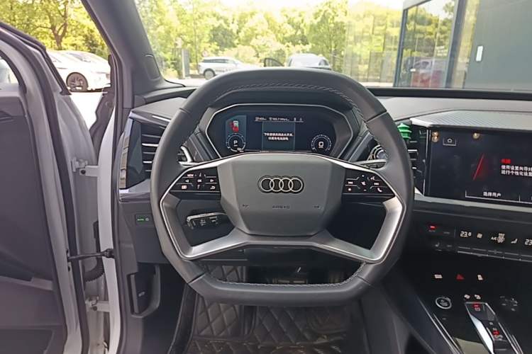 Used Audi Q4 e-tron 2023 40 e-tron Boundary Edition Steering Wheel