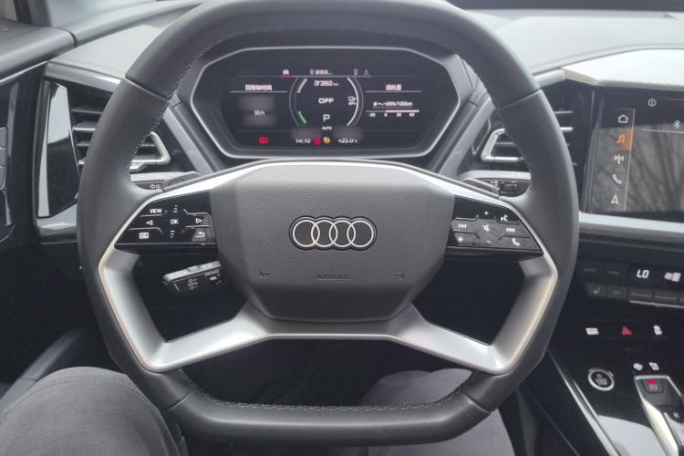 Used Audi Q4 e-tron 2023 40 e-tron Boundary Edition Steering Wheel