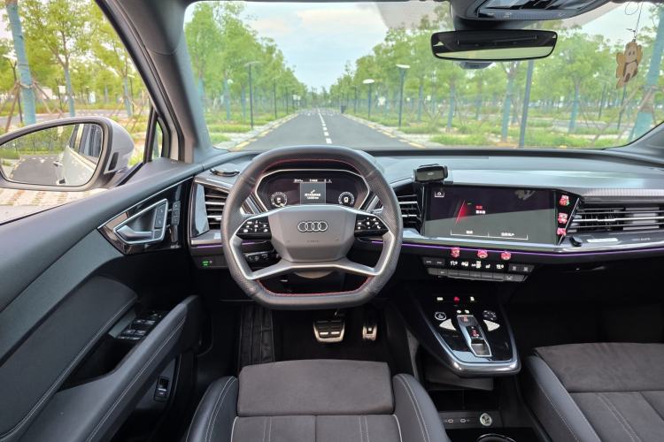 Used Audi Q4 e-tron 2023 50 e-tron quattro Visionary Edition Steering Wheel