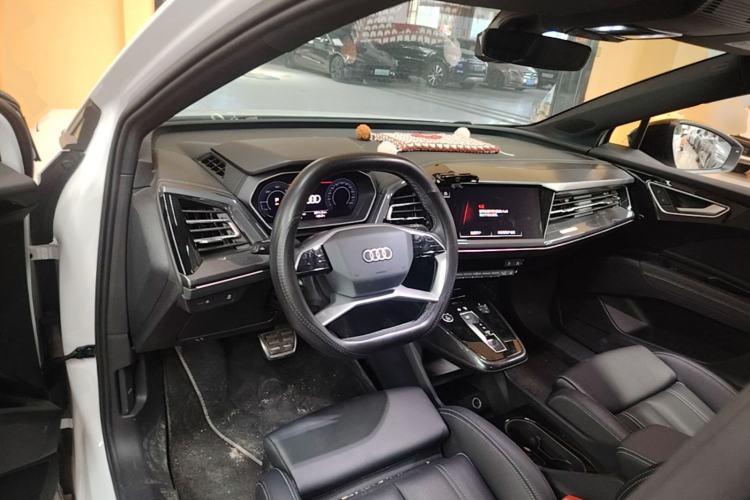 Used Audi Q4 e-tron 2023 40 e-tron Boundary Edition Steering Wheel