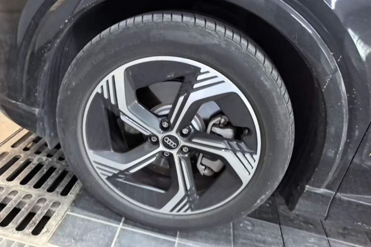 Used Audi Q4 e-tron 2024 40 e-tron Boundary Edition Left Front Wheel Hub