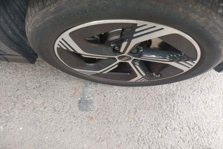 Used Audi Q4 e-tron 2024 40 e-tron Boundary Edition Right Front Wheel Hub
