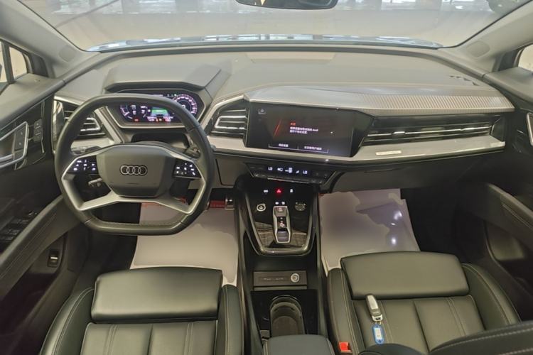 Used Audi Q4 e-tron 2024 40 e-tron Boundary Edition Center Console