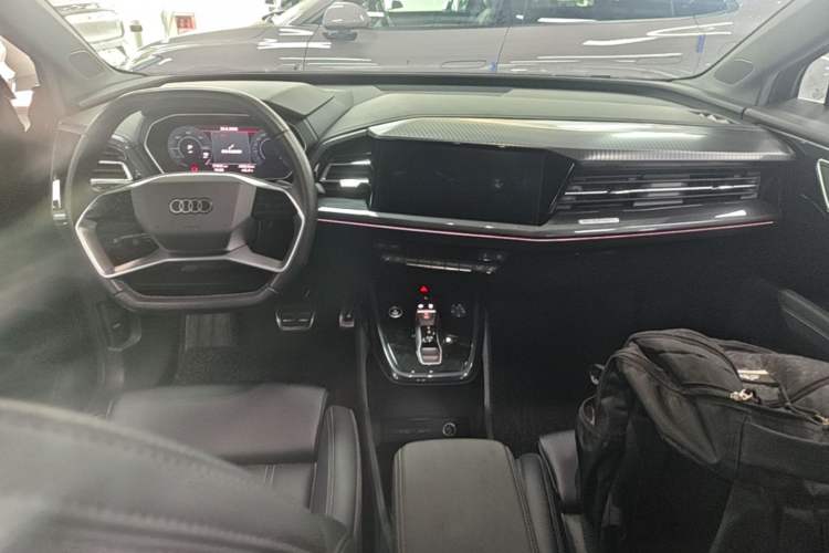 Used Audi Q4 e-tron 2024 40 e-tron Boundary Edition Center Console