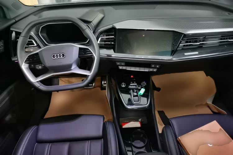 Used Audi Q4 e-tron 2024 40 e-tron Boundary Edition Center Console