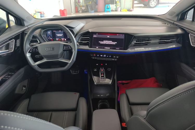 Used Audi Q4 e-tron 2024 40 e-tron Boundary Edition Center Console