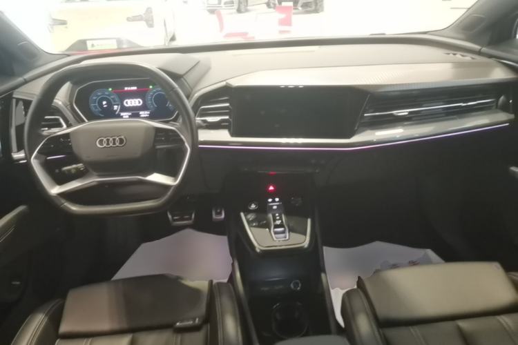 Used Audi Q4 e-tron 2024 50 e-tron quattro Creation Edition Midnight Center Console