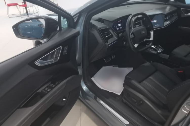 Used Audi Q4 e-tron 2024 50 e-tron quattro Creation Edition Midnight Driver Seat