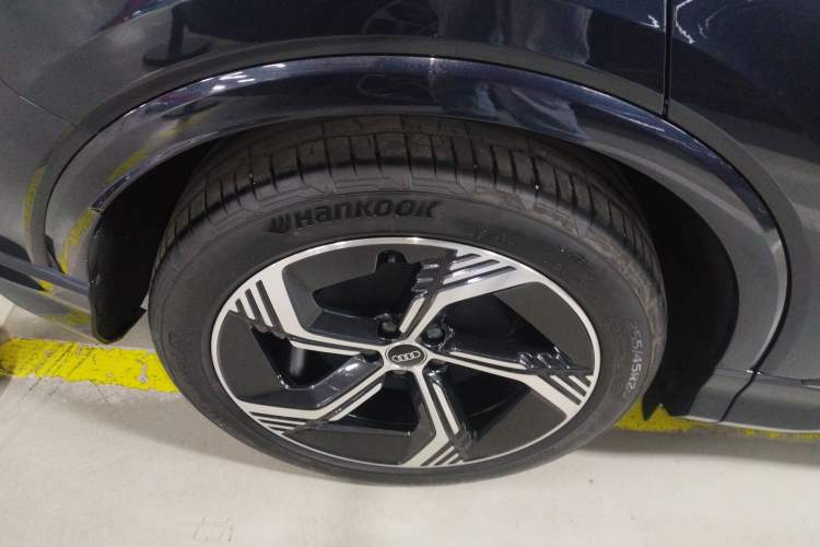Used Audi Q4 e-tron 2024 50 e-tron quattro Creation Edition Midnight Exterior 8