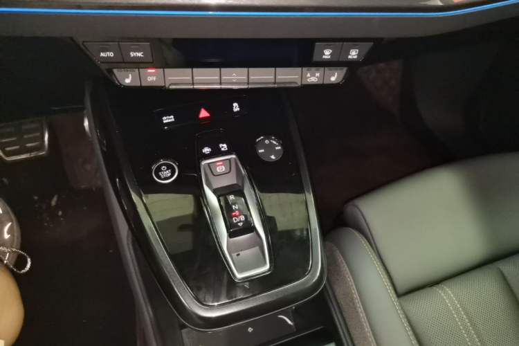 Used Audi Q4 e-tron 2024 50 e-tron quattro Creation Edition Midnight Gear Lever