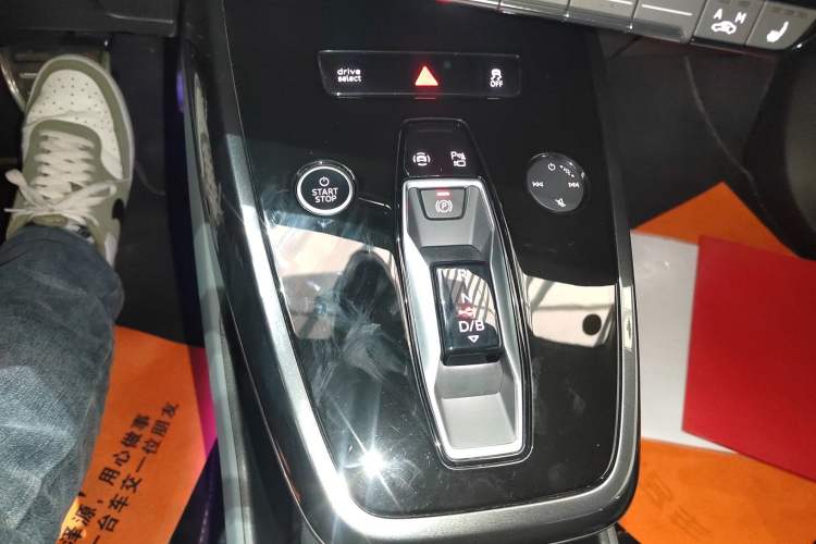 Used Audi Q4 e-tron 2024 40 e-tron Boundary Edition Gear Lever
