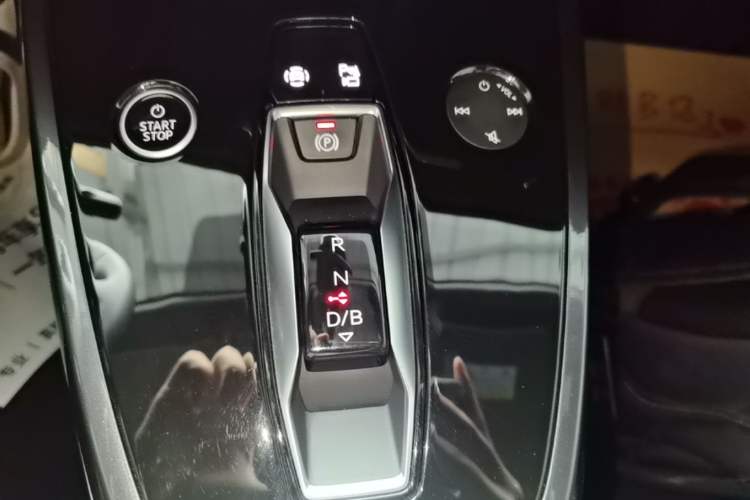 Used Audi Q4 e-tron 2024 40 e-tron Boundary Edition Gear Lever