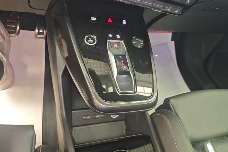 Used Audi Q4 e-tron 2024 40 e-tron Boundary Edition Gear Lever