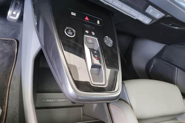 Used Audi Q4 e-tron 2024 40 e-tron Boundary Edition Gear Lever