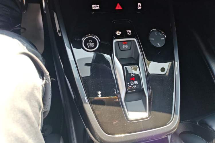 Used Audi Q4 e-tron 2024 40 e-tron Boundary Edition Gear Lever