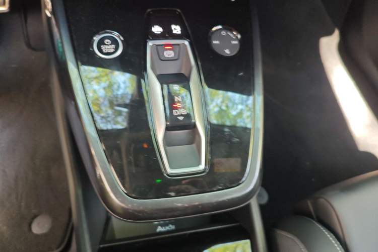 Used Audi Q4 e-tron 2024 40 e-tron Boundary Edition Gear Lever