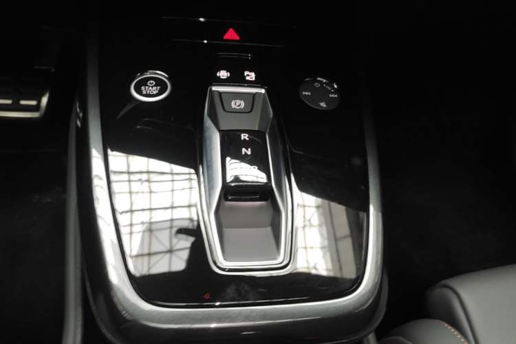 Used Audi Q4 e-tron 2024 40 e-tron Boundary Edition Gear Lever