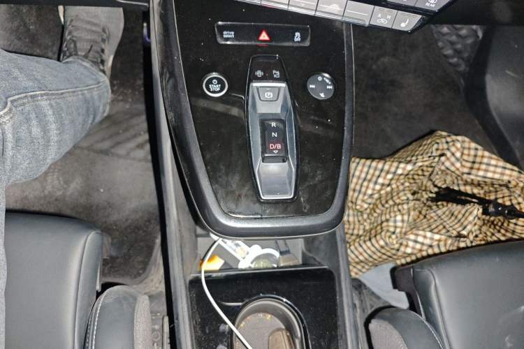 Used Audi Q4 e-tron 2024 40 e-tron Boundary Edition in Midnight Blue Gear Lever