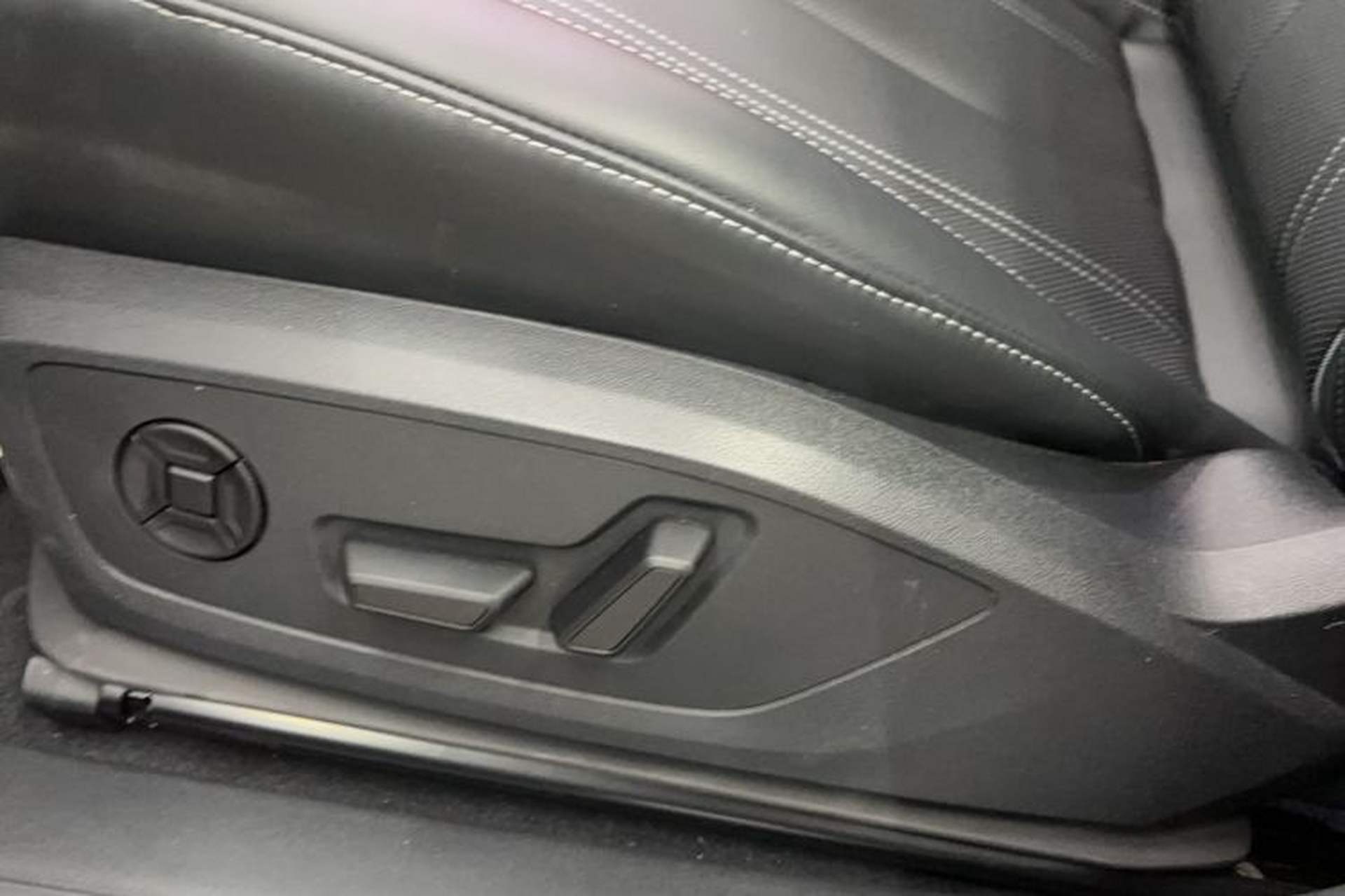 Used Audi Q4 e-tron 2024 40 e-tron Boundary Edition Interior 2