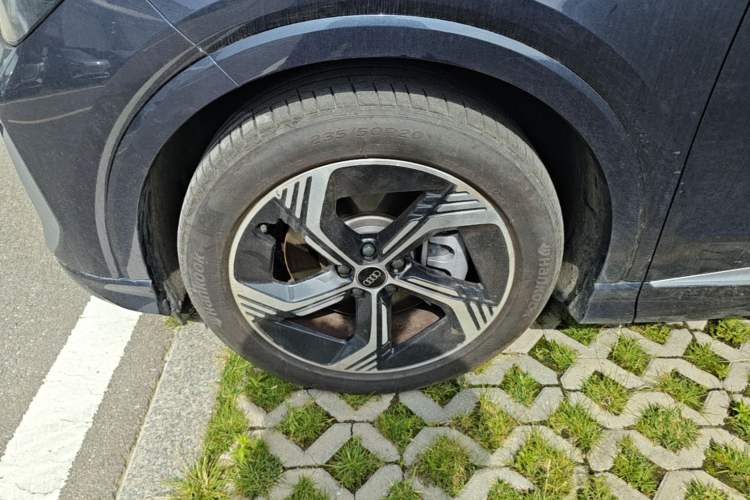 Used Audi Q4 e-tron 2024 40 e-tron Boundary Edition Left Front Wheel Hub