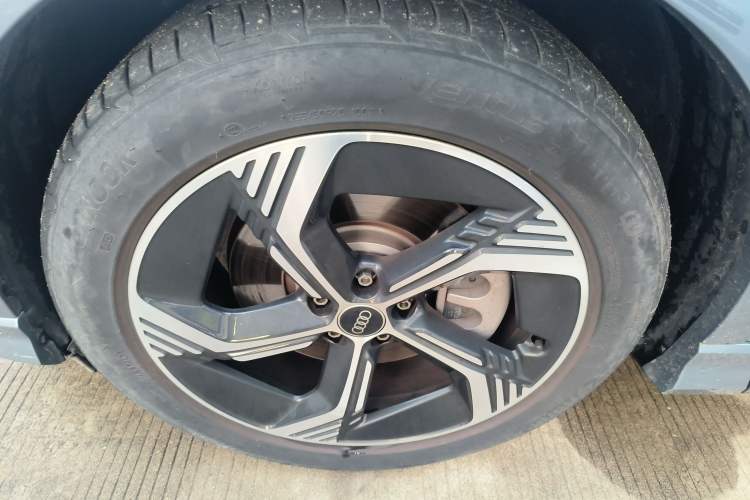Used Audi Q4 e-tron 2024 40 e-tron Boundary Edition Left Front Wheel Hub
