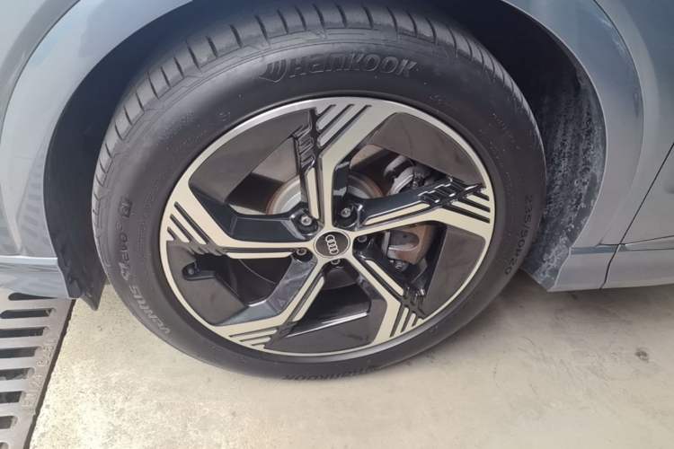 Used Audi Q4 e-tron 2024 40 e-tron Boundary Edition Left Front Wheel Hub