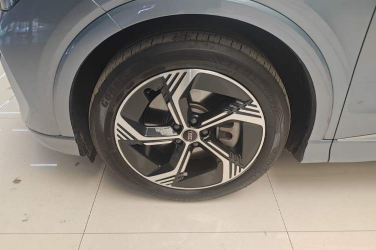 Used Audi Q4 e-tron 2024 40 e-tron Boundary Edition Left Front Wheel Hub