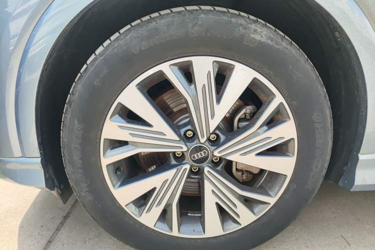Used Audi Q4 e-tron 2024 40 e-tron Adventure Edition Left Front Wheel Hub