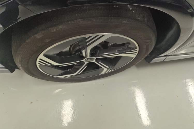 Used Audi Q4 e-tron 2024 40 e-tron Boundary Edition Left Front Wheel Hub