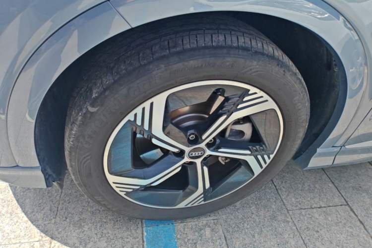Used Audi Q4 e-tron 2024 40 e-tron Boundary Edition Left Front Wheel Hub