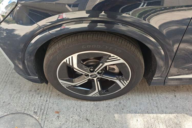 Used Audi Q4 e-tron 2024 40 e-tron Boundary Edition Left Front Wheel Hub
