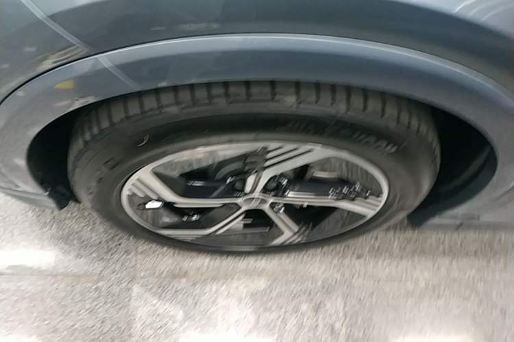 Used Audi Q4 e-tron 2024 40 e-tron Boundary Edition Left Front Wheel Hub