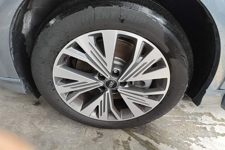 Used Audi Q4 e-tron 2024 40 e-tron Adventure Edition Left Front Wheel Hub