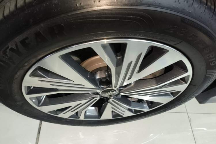 Used Audi Q4 e-tron 2024 40 e-tron Adventure Edition Left Front Wheel Hub