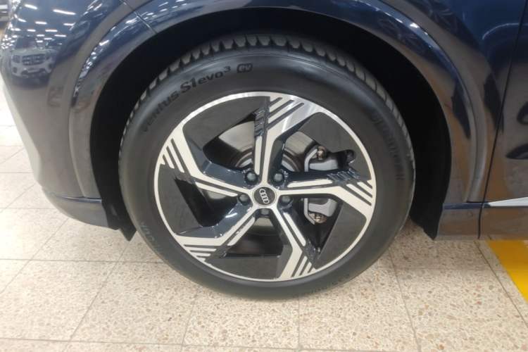 Used Audi Q4 e-tron 2024 40 e-tron Boundary Edition Left Front Wheel Hub