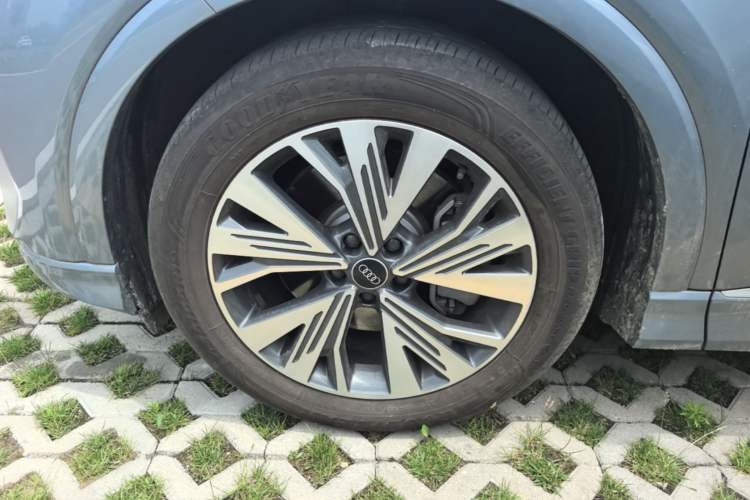 Used Audi Q4 e-tron 2024 40 e-tron Adventure Edition Left Front Wheel Hub