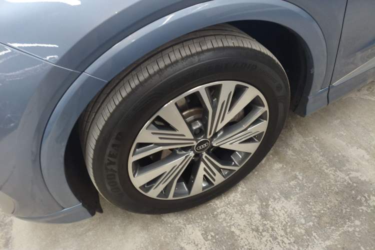 Used Audi Q4 e-tron 2024 40 e-tron Adventure Edition Left Front Wheel Hub