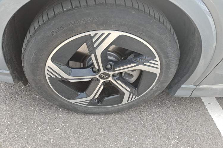 Used Audi Q4 e-tron 2024 40 e-tron Boundary Edition Left Front Wheel Hub