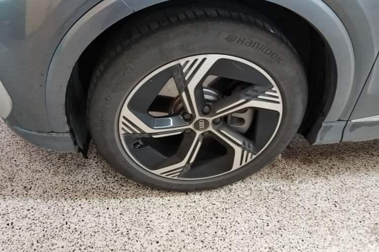 Used Audi Q4 e-tron 2024 40 e-tron Boundary Edition Left Front Wheel Hub